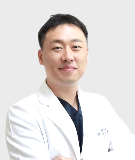 홈페이지-원장님-사진-001.png