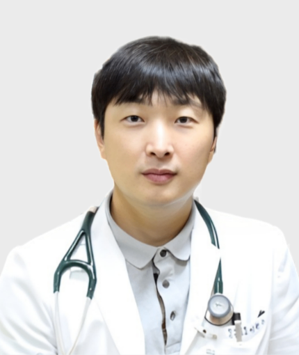 홈페이지-원장님-사진-024.png