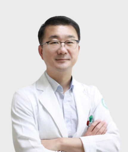 홈페이지-원장님-사진-004.png