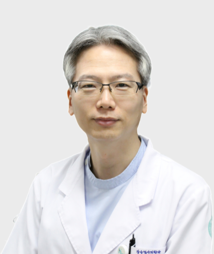 홈페이지-원장님-사진-015.png
